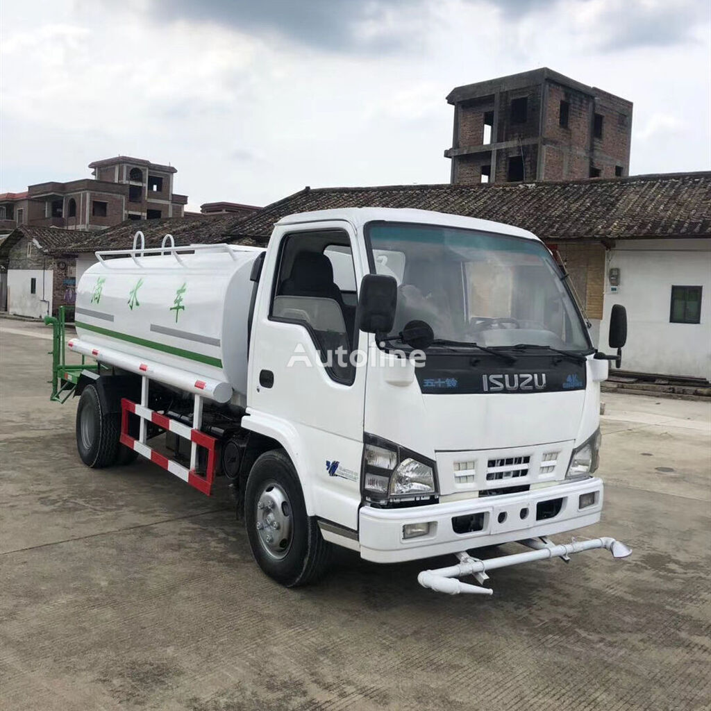 Isuzu 4K engine, 7 Cubic meters，thickened tank water sprinkler truck