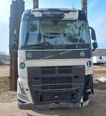 damaged Volvo FH 460 truck tractor
